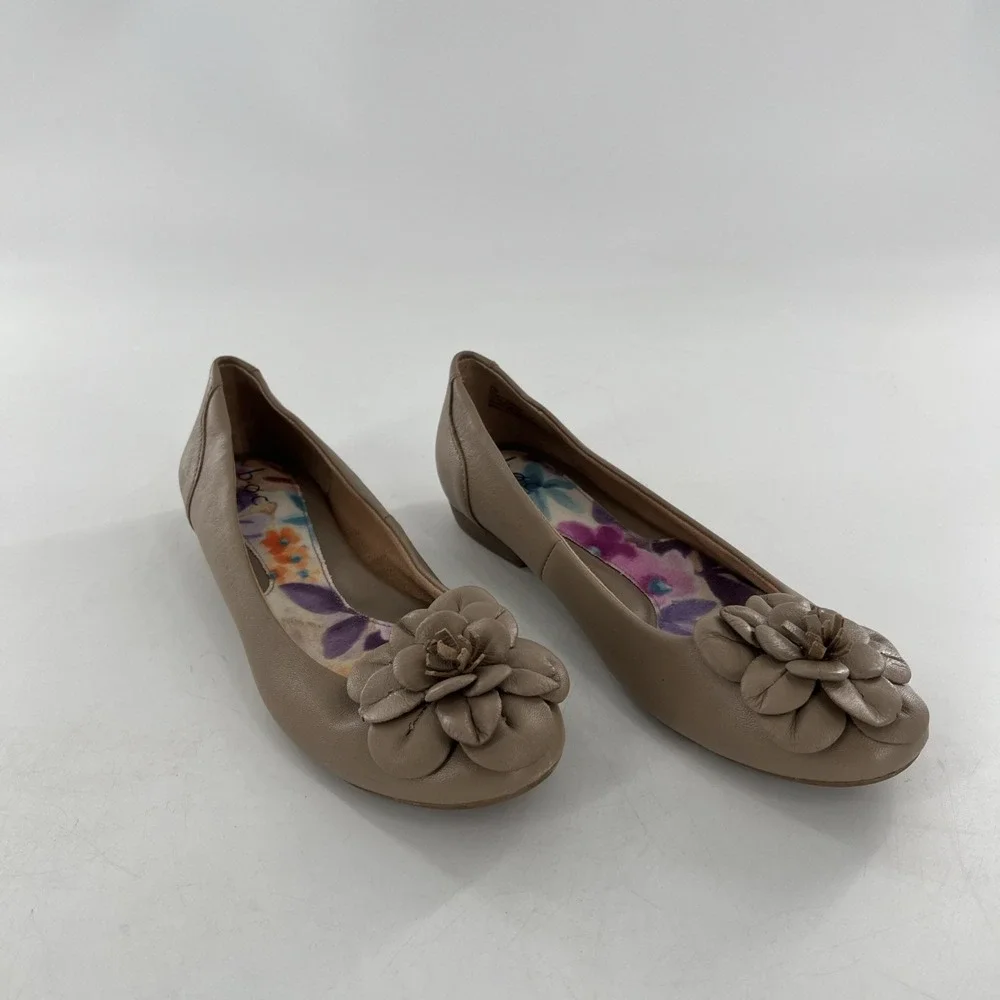 Born Concepts BOC Ballet Flats Womens 7 M Leather Nude‎ Beige Tan 3D Flower